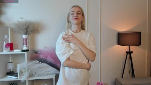 Snapshot of you_fell_in_love chatting on May 6, 2026, 7:30 pm Elizabeth brunette -- Darline blonde online show from May 6, 2026, 7:30 pm