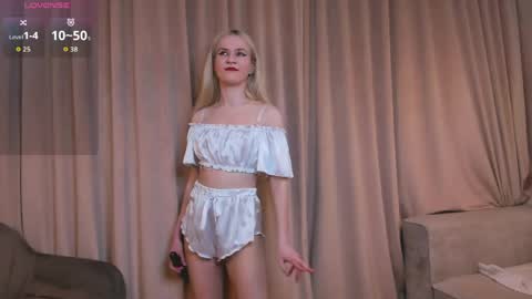 Snapshot of you_fell_in_love chatting on May 8, 2026, 7:30 pm Elizabeth brunette -- Darline blonde online show from May 8, 2026, 7:30 pm