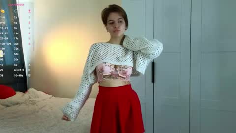 Snapshot of you_fell_in_love chatting on May 22, 2026, 7:15 am Elizabeth brunette -- Darline blonde online show from May 22, 2026, 7:15 am