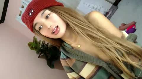 Snapshot of yougotelise69 chatting on December 1, 2024, 9:15 pm HAPPY BIRTHDAY TO ME online show from December 1, 2024, 9:15 pm