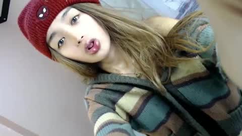 Snapshot of yougotelise69 chatting on December 4, 2024, 5:05 am HAPPY BIRTHDAY TO ME online show from December 4, 2024, 5:05 am