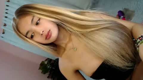 Snapshot of yougotelise69 chatting on December 6, 2024, 7:43 am HAPPY BIRTHDAY TO ME online show from December 6, 2024, 7:43 am