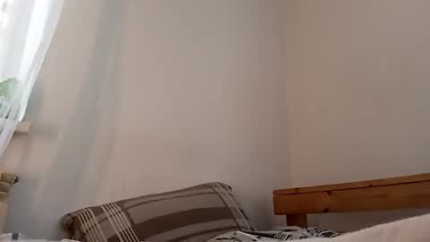 Snapshot of younh23wood chatting on June 17, 2026, 5:32 am younh23wood online show from June 17, 2026, 5:32 am