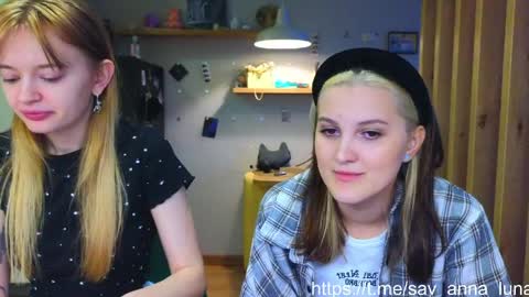 Snapshot of younona chatting on April 25, 2026, 4:48 pm Anna and Luna online show from April 25, 2026, 4:48 pm