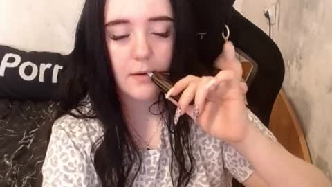 your_8a8y online show from October 7, 2025, 9:06 am