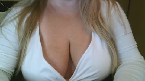 Snapshot of your__maria chatting on February 10, 2026, 5:33 am Maria Love online show from February 10, 2026, 5:33 am