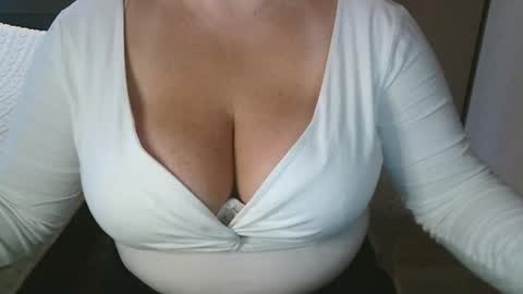 Snapshot of your__maria chatting on February 16, 2026, 6:42 am Maria Love online show from February 16, 2026, 6:42 am