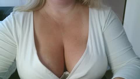 Snapshot of your__maria chatting on February 23, 2026, 8:33 am Maria Love online show from February 23, 2026, 8:33 am