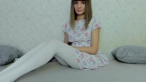Lily online show from December 4, 2024, 5:27 am