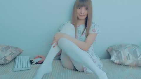 Snapshot of your_caramelka chatting on October 11, 2025, 5:28 am Lily online show from October 11, 2025, 5:28 am
