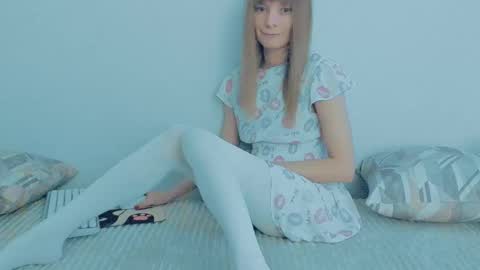 Snapshot of your_caramelka chatting on October 12, 2025, 3:27 am Lily online show from October 12, 2025, 3:27 am