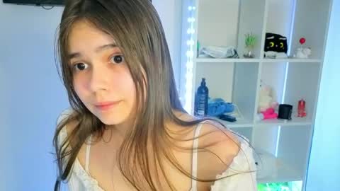 Snapshot of your_casual_vibes chatting on May 15, 2026, 6:04 pm Julia Next stream online show from May 15, 2026, 6:04 pm