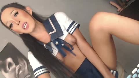 Snapshot of your_dirty_muse chatting on June 18, 2026, 1:48 pm LARA online show from June 18, 2026, 1:48 pm