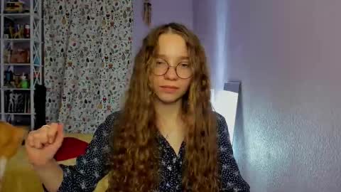 Snapshot of your_leslie chatting on September 27, 2025, 12:48 am Leslie online show from September 27, 2025, 12:48 am