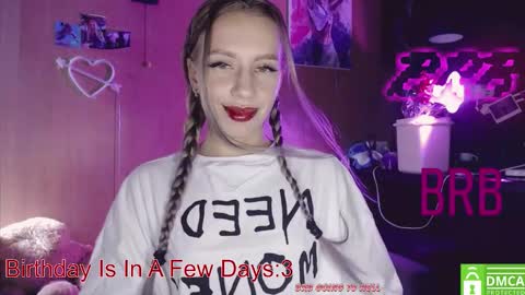 Alice  online show from September 15, 2025, 1:05 am