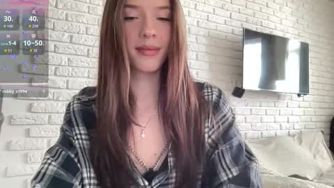 Mia  online show from January 19, 2026, 11:25 am