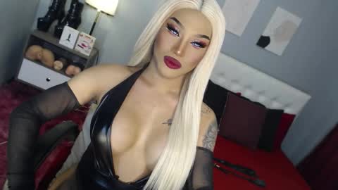 TRICXIEBELLE online show from November 20, 2025, 10:20 pm