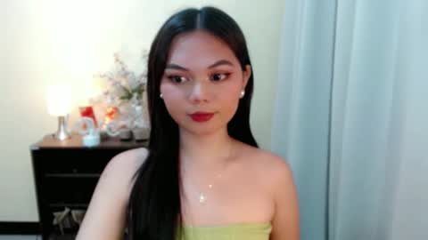 Snapshot of yourangelictransgirl chatting on March 6, 2025, 12:19 pm Hi its me Yna online show from March 6, 2025, 12:19 pm