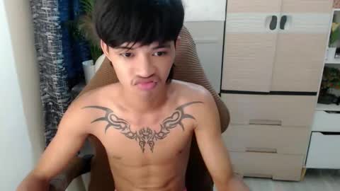 yourasian_eric online show from April 30, 2026, 8:53 am