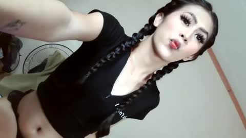 Snapshot of yourbabyriana chatting on January 8, 2025, 4:34 am Angel online show from January 8, 2025, 4:34 am