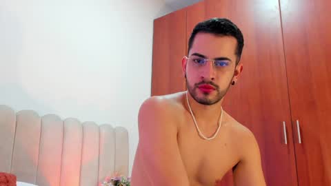 YOURBOYNEXTDOOR online show from December 10, 2024, 10:28 am