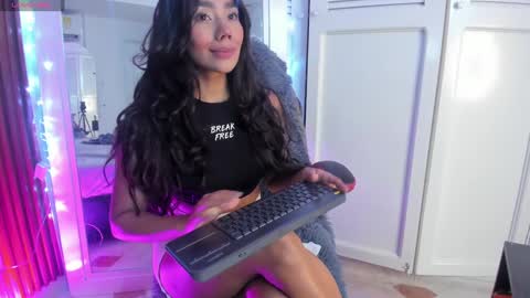 Snapshot of yourcutemolly chatting on December 20, 2024, 4:31 am Selena online show from December 20, 2024, 4:31 am