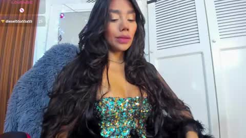 Snapshot of yourcutemolly chatting on December 21, 2024, 4:09 am Selena online show from December 21, 2024, 4:09 am