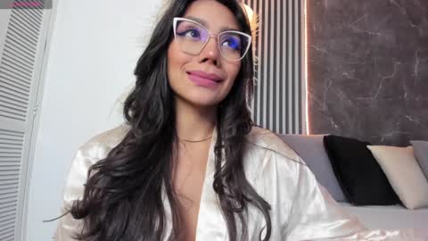 Snapshot of yourcutemolly chatting on January 28, 2025, 4:50 am Selena online show from January 28, 2025, 4:50 am