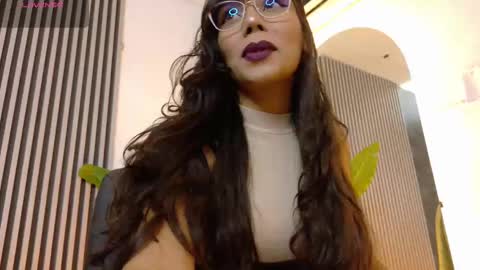 Snapshot of yourcutemolly chatting on October 3, 2025, 4:20 am Selena online show from October 3, 2025, 4:20 am
