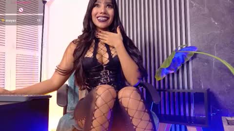 Selena online show from November 16, 2025, 10:21 am