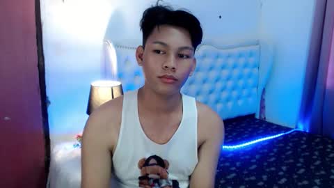 Snapshot of yourdreamboyxx chatting on October 8, 2025, 5:05 am HEN online show from October 8, 2025, 5:05 am