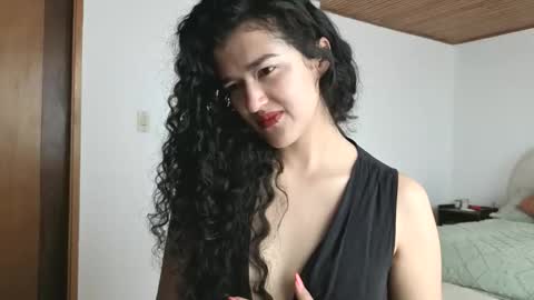 yourdreamgirl2025 online show from March 17, 2026, 3:04 pm