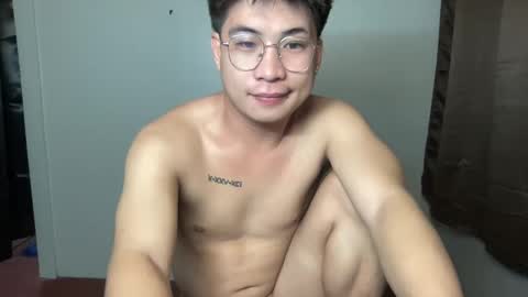 yourfantasyyy_ online show from March 3, 2025, 6:33 pm
