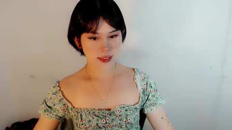 PrettyElla online show from September 28, 2025, 5:40 pm