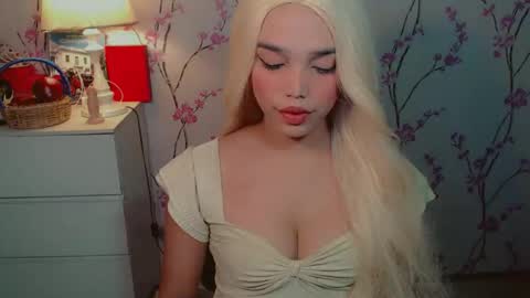 Snapshot of yourfavoratemaureen chatting on October 11, 2025, 2:44 am maureen love you online show from October 11, 2025, 2:44 am