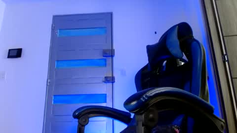yourfavorite_bigclit online show from June 28, 2026, 1:17 pm