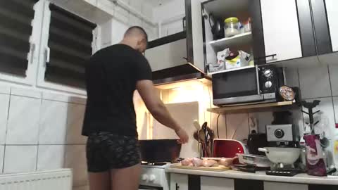 yourfavoritetallboy online show from November 17, 2025, 6:46 pm