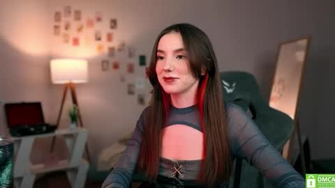 Snapshot of yourfrenchteacher chatting on October 8, 2025, 9:23 pm Chloe online show from October 8, 2025, 9:23 pm