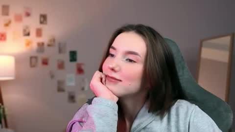 Snapshot of yourfrenchteacher chatting on October 13, 2025, 9:37 pm Chloe online show from October 13, 2025, 9:37 pm