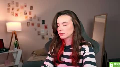 Snapshot of yourfrenchteacher chatting on October 29, 2025, 4:48 am Chloe online show from October 29, 2025, 4:48 am