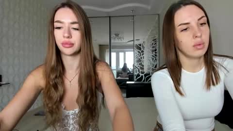 Ariella online show from November 4, 2025, 10:14 am