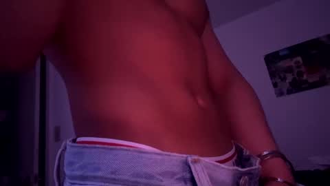 Snapshot of yourguyy21 chatting on November 9, 2025, 8:12 am yourguyy21 online show from November 9, 2025, 8:12 am