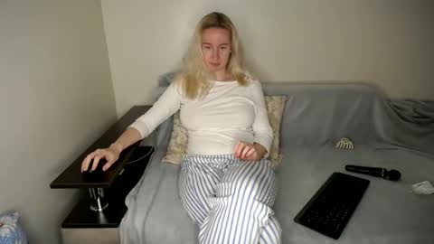 Snapshot of yourhotdream1 chatting on May 12, 2026, 3:42 pm Iamyourdream online show from May 12, 2026, 3:42 pm
