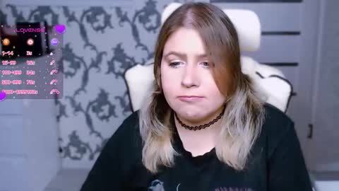 Snapshot of yourkarma_2_0 chatting on September 18, 2025, 12:18 pm Karma online show from September 18, 2025, 12:18 pm