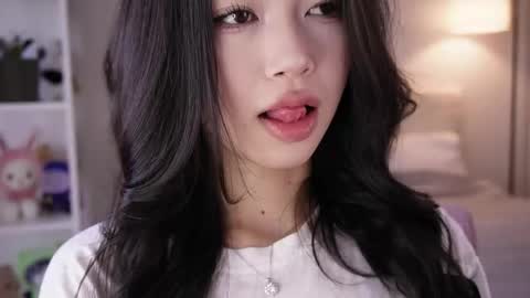 yourlittlesunrise_ online show from May 3, 2026, 5:02 am