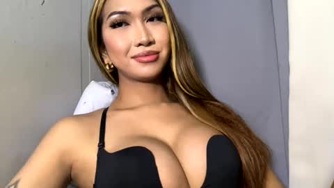 Snapshot of yourlovebella88 chatting on May 17, 2026, 8:05 pm yourlovebella88 online show from May 17, 2026, 8:05 pm