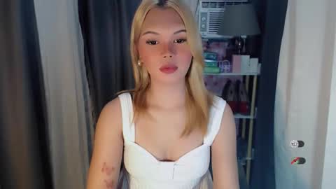 Snapshot of yourlovekylie chatting on April 18, 2026, 4:49 am KYLIE MORE online show from April 18, 2026, 4:49 am