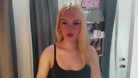 Snapshot of yourlovekylie chatting on May 24, 2026, 6:07 am KYLIE MORE online show from May 24, 2026, 6:07 am