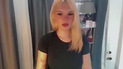 Snapshot of yourlovekylie chatting on May 29, 2026, 11:08 am KYLIE MORE online show from May 29, 2026, 11:08 am