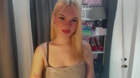 Snapshot of yourlovekylie chatting on June 1, 2026, 4:03 am KYLIE MORE online show from June 1, 2026, 4:03 am